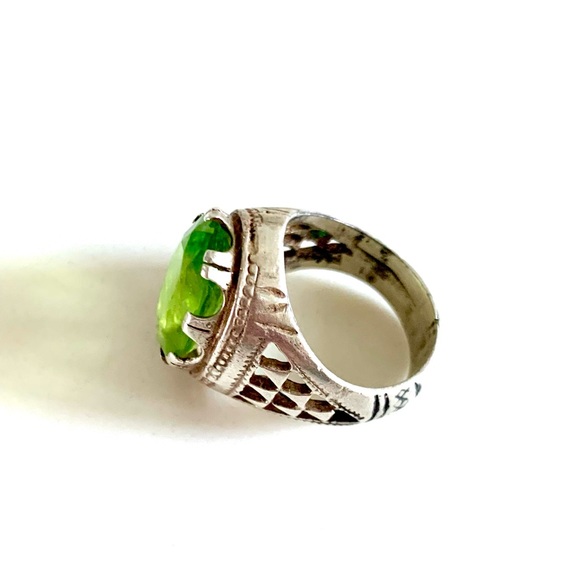 PERIDOT ring - Picture 2 of 10